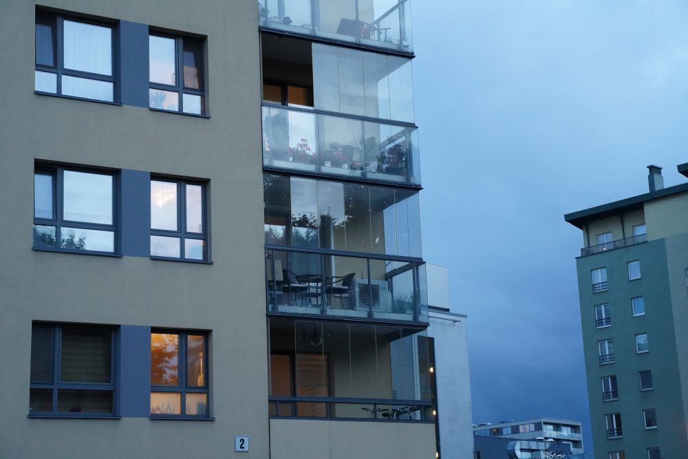 Как переделать балкон для работы или отдыха: пошаговая инструкция